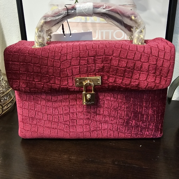 Kurt Geiger London Velvet Brixton Shoulder Bag. - Picture 8 of 10